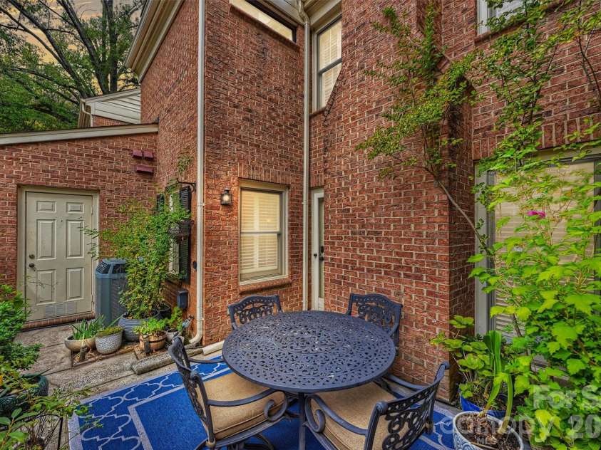 500 Poplar Street, Charlotte, NC 28202.  MLS# CAR4433917, YatesRealty ID 56797. 