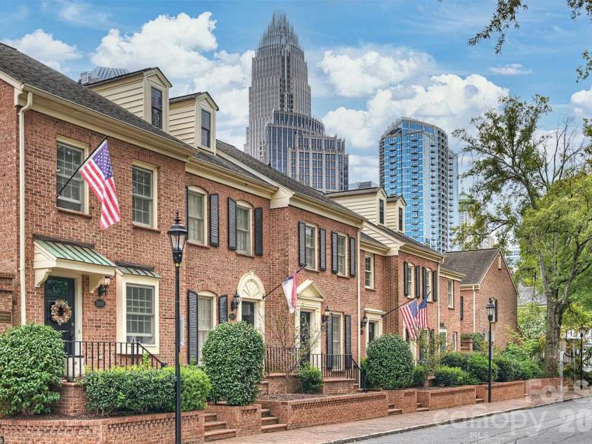 500 Poplar Street, Charlotte, NC 28202.  MLS# CAR4433917, YatesRealty ID 56797. 