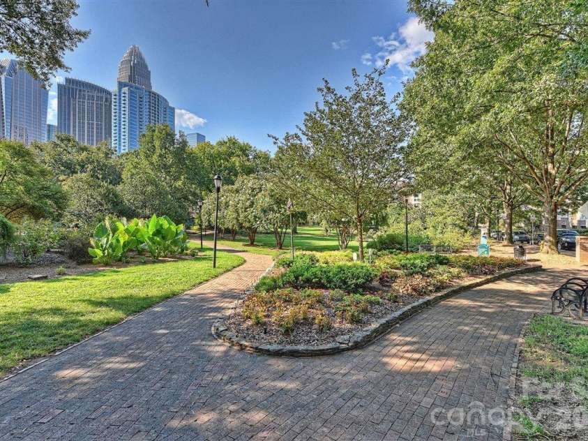 500 Poplar Street, Charlotte, NC 28202.  MLS# CAR4433917, YatesRealty ID 56797. Fourth ward park