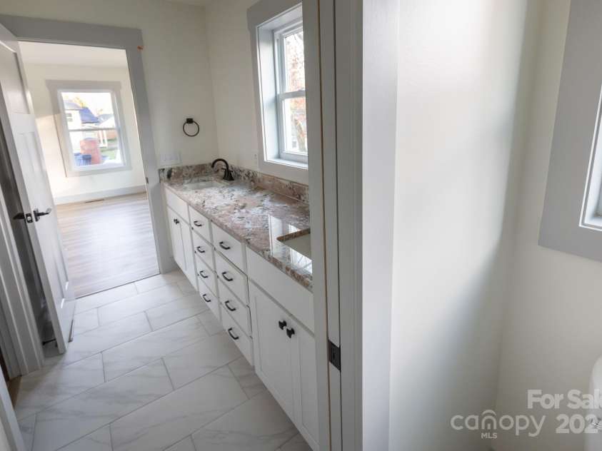 71 Oakley Road, Asheville, NC 28803.  MLS# CAR4202176, YatesRealty ID 5680. 