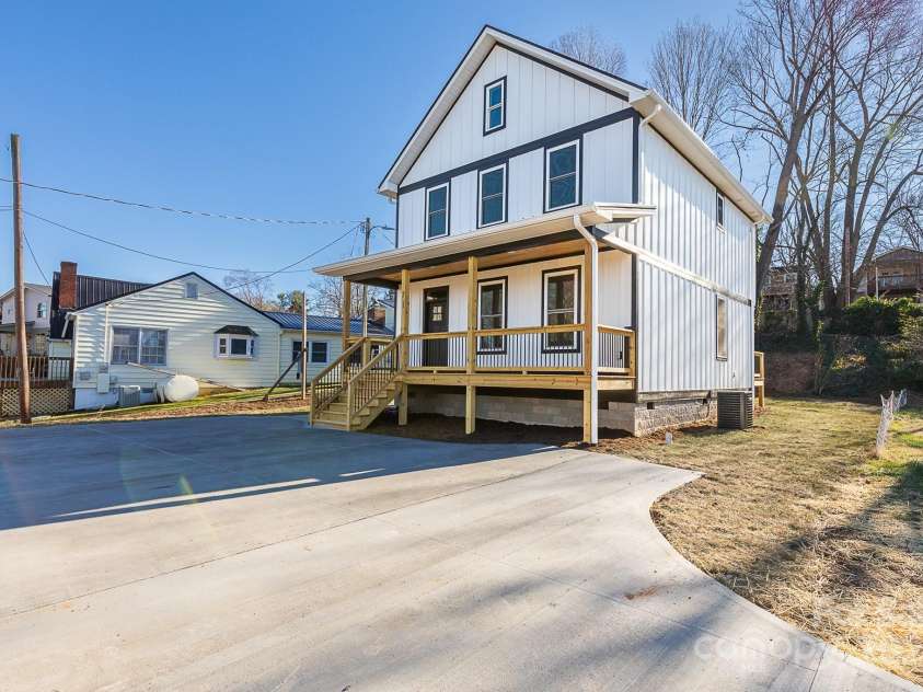 71 Oakley Road, Asheville, NC 28803.  MLS# CAR4202176, YatesRealty ID 5680. 