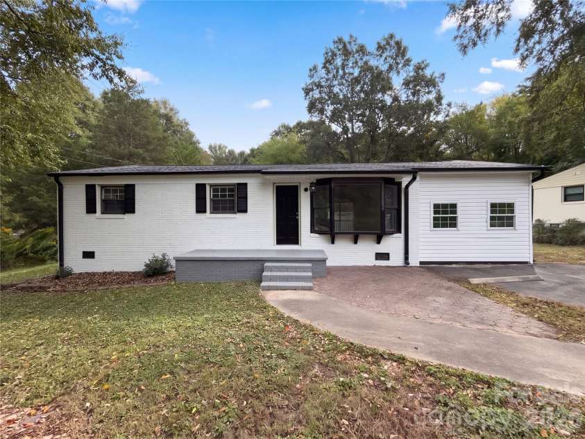 3002 Fallswood Drive, Gastonia, NC 28052.  MLS# CAR4435057, YatesRealty ID 56801. 