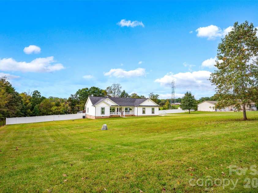 196 Treebark Road, Statesville, NC 28625.  MLS# CAR4429281, YatesRealty ID 56805. 