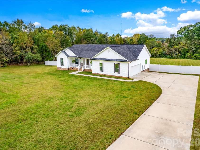 196 Treebark Road, Statesville, NC 28625.  MLS# CAR4429281, YatesRealty ID 56805. 