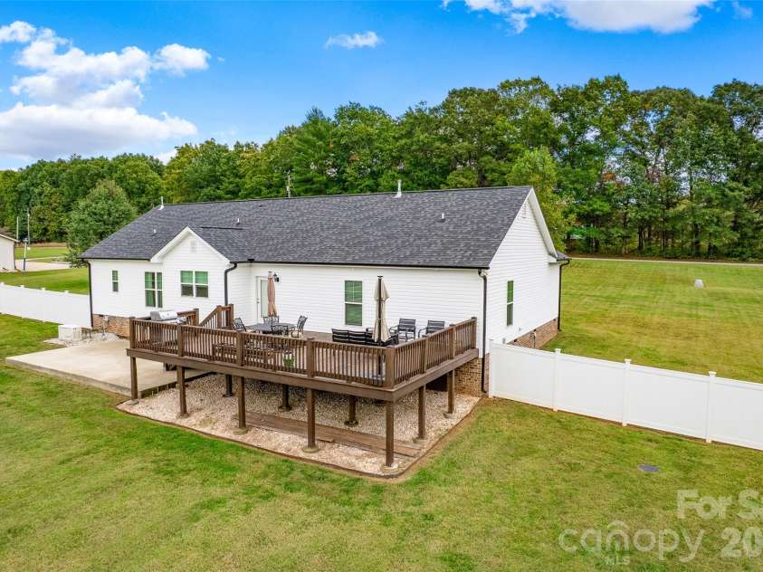196 Treebark Road, Statesville, NC 28625.  MLS# CAR4429281, YatesRealty ID 56805. 