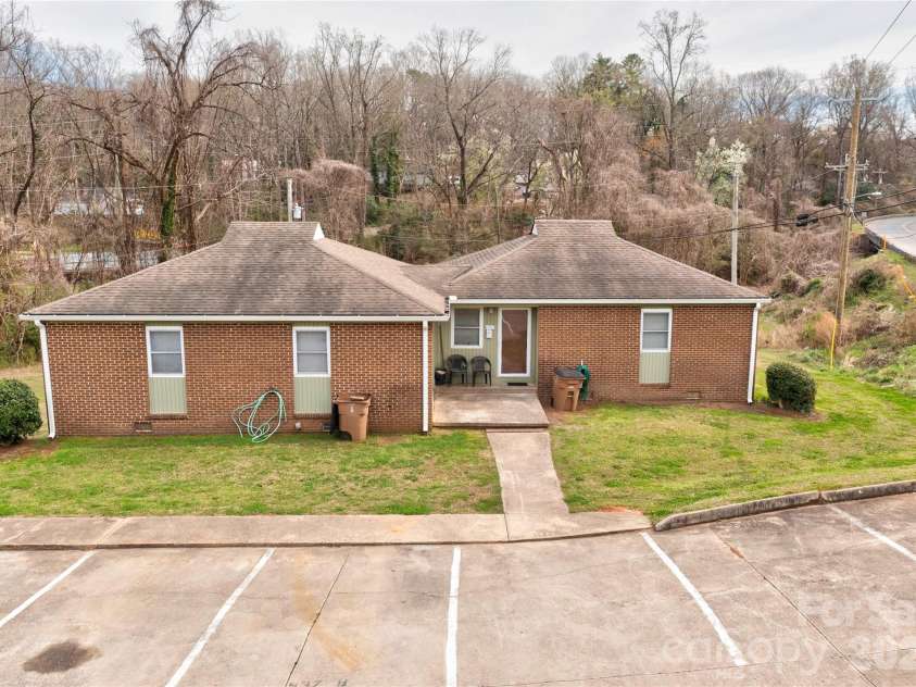 937 Kings Road, Shelby, NC 28150.  MLS# CAR4356919, YatesRealty ID 5681. Front