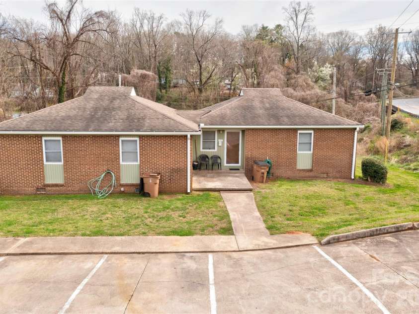 937 Kings Road, Shelby, NC 28150.  MLS# CAR4356919, YatesRealty ID 5681. Front