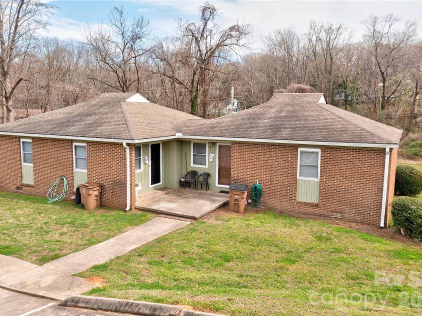 937 Kings Road, Shelby, NC 28150.  MLS# CAR4356919, YatesRealty ID 5681. Front