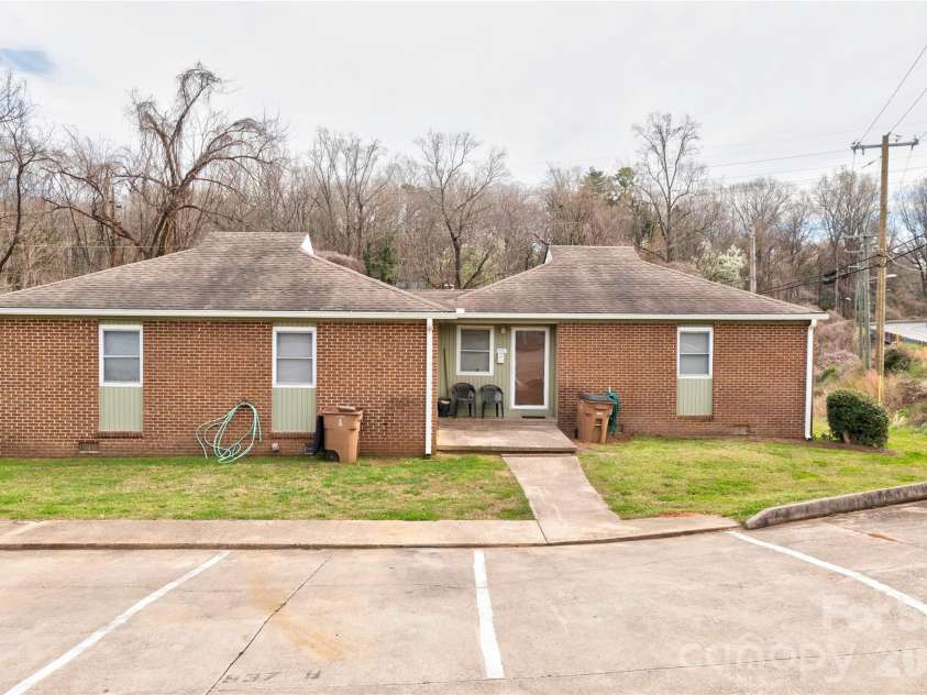937 Kings Road, Shelby, NC 28150.  MLS# CAR4356919, YatesRealty ID 5681. Front