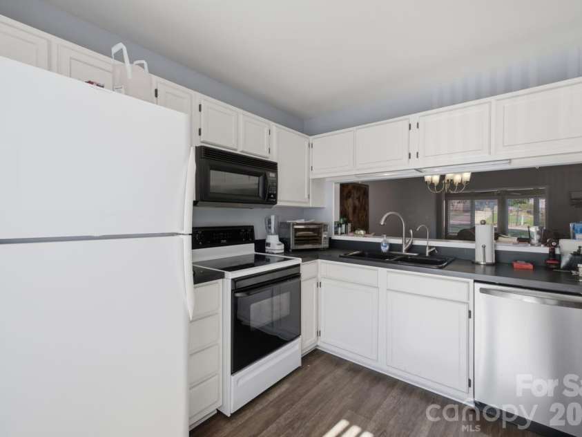 329 Eastwood Drive, Salisbury, NC 28146.  MLS# CAR4434684, YatesRealty ID 56811. Kitchen