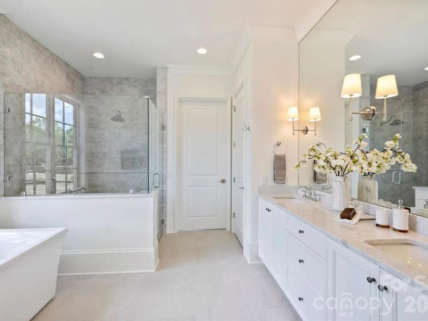 1530 E Worthington Avenue, Charlotte, NC 28203.  MLS# CAR4434263, YatesRealty ID 56816. 