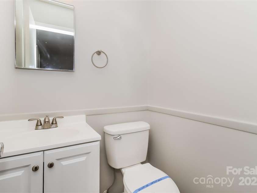 6001 Plaza Lane, Charlotte, NC 28215.  MLS# CAR4243345, YatesRealty ID 5682. 1/2 bathroom