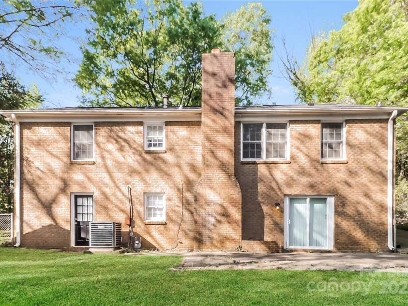 6001 Plaza Lane, Charlotte, NC 28215.  MLS# CAR4243345, YatesRealty ID 5682. Back of house