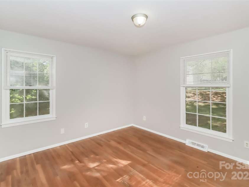 6001 Plaza Lane, Charlotte, NC 28215.  MLS# CAR4243345, YatesRealty ID 5682. Bedroom