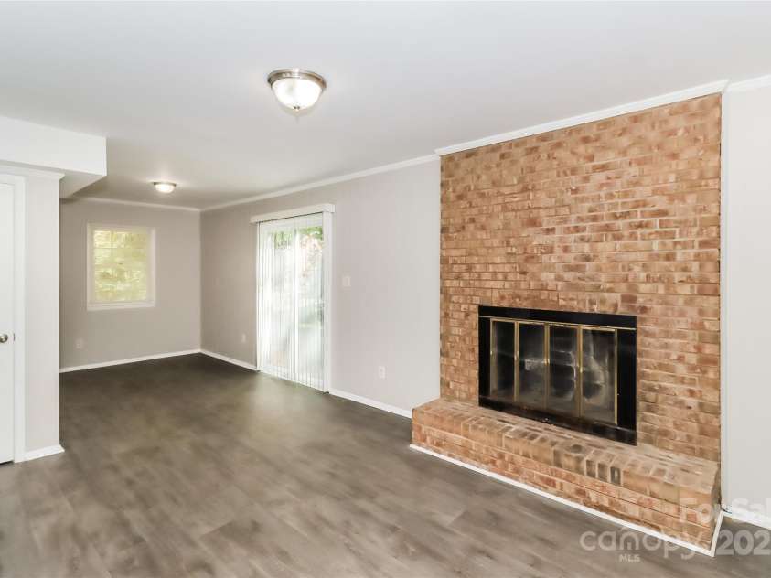 6001 Plaza Lane, Charlotte, NC 28215.  MLS# CAR4243345, YatesRealty ID 5682. Den