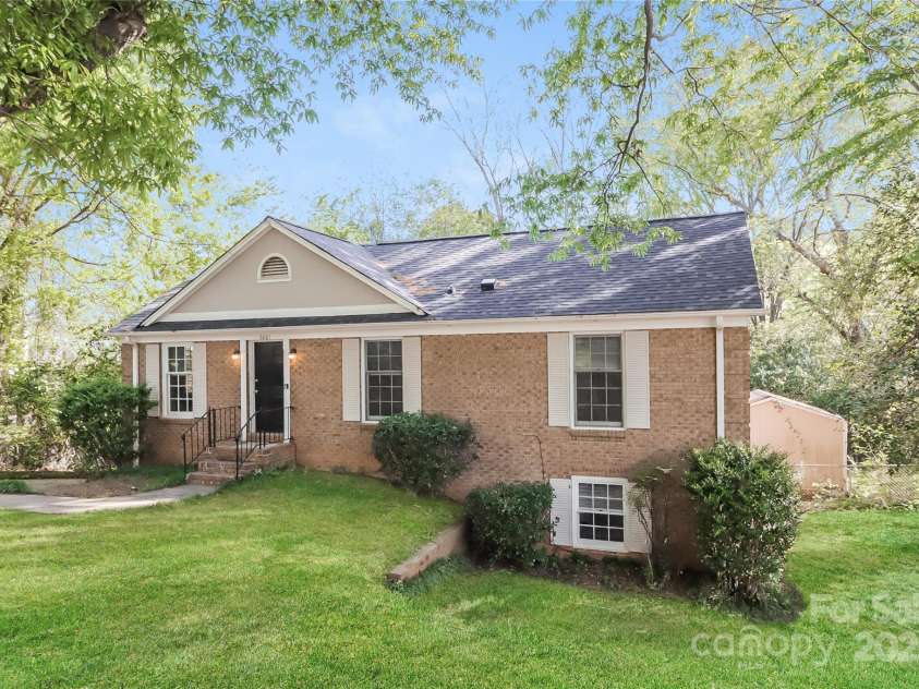 6001 Plaza Lane, Charlotte, NC 28215.  MLS# CAR4243345, YatesRealty ID 5682. Front of house