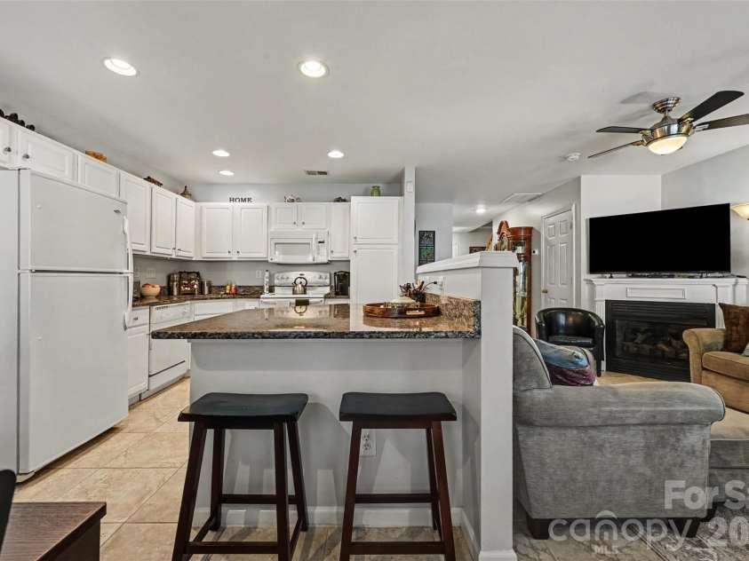 10442 Columbia Crest Court, Charlotte, NC 28270.  MLS# CAR4419121, YatesRealty ID 56820. 