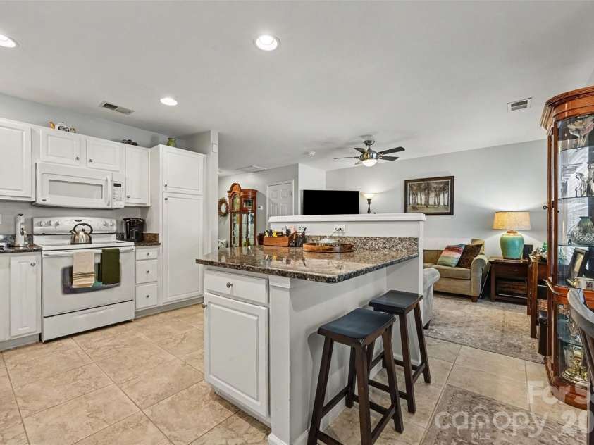 10442 Columbia Crest Court, Charlotte, NC 28270.  MLS# CAR4419121, YatesRealty ID 56820. 
