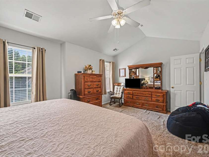 10442 Columbia Crest Court, Charlotte, NC 28270.  MLS# CAR4419121, YatesRealty ID 56820. 