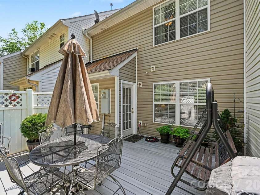 10442 Columbia Crest Court, Charlotte, NC 28270.  MLS# CAR4419121, YatesRealty ID 56820. 