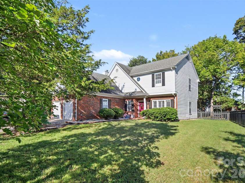 11410 Hunters Landing Drive, Charlotte, NC 28273.  MLS# CAR4433012, YatesRealty ID 56821. 