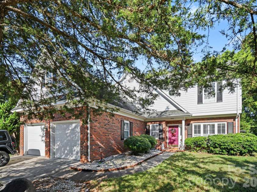 11410 Hunters Landing Drive, Charlotte, NC 28273.  MLS# CAR4433012, YatesRealty ID 56821. 