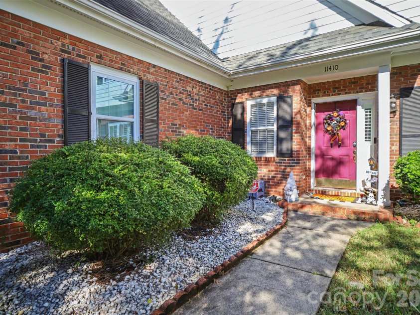 11410 Hunters Landing Drive, Charlotte, NC 28273.  MLS# CAR4433012, YatesRealty ID 56821. 