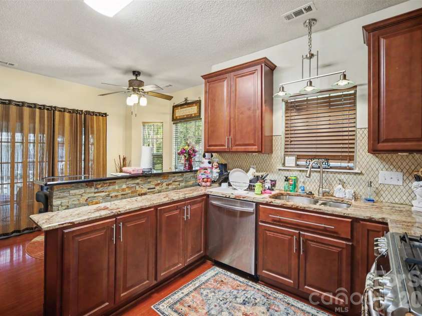 11410 Hunters Landing Drive, Charlotte, NC 28273.  MLS# CAR4433012, YatesRealty ID 56821. 