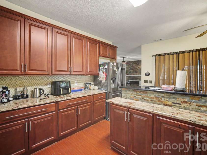11410 Hunters Landing Drive, Charlotte, NC 28273.  MLS# CAR4433012, YatesRealty ID 56821. 