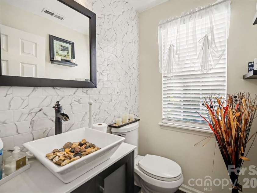11410 Hunters Landing Drive, Charlotte, NC 28273.  MLS# CAR4433012, YatesRealty ID 56821. 