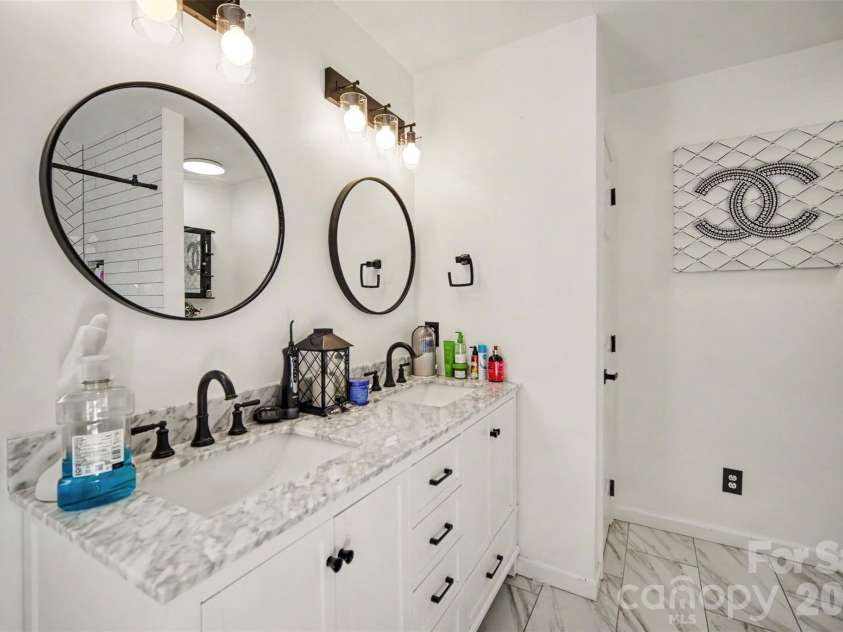 11410 Hunters Landing Drive, Charlotte, NC 28273.  MLS# CAR4433012, YatesRealty ID 56821. 