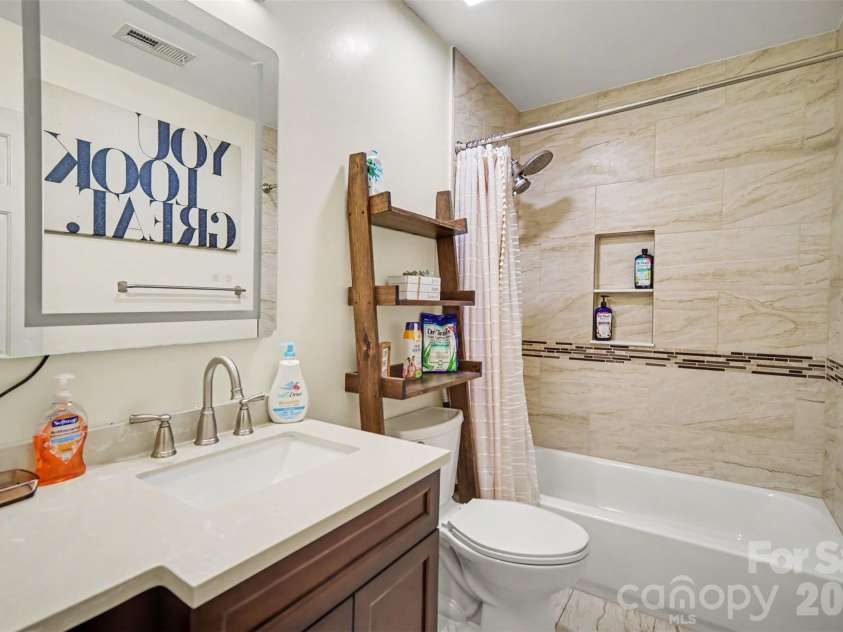 11410 Hunters Landing Drive, Charlotte, NC 28273.  MLS# CAR4433012, YatesRealty ID 56821. 