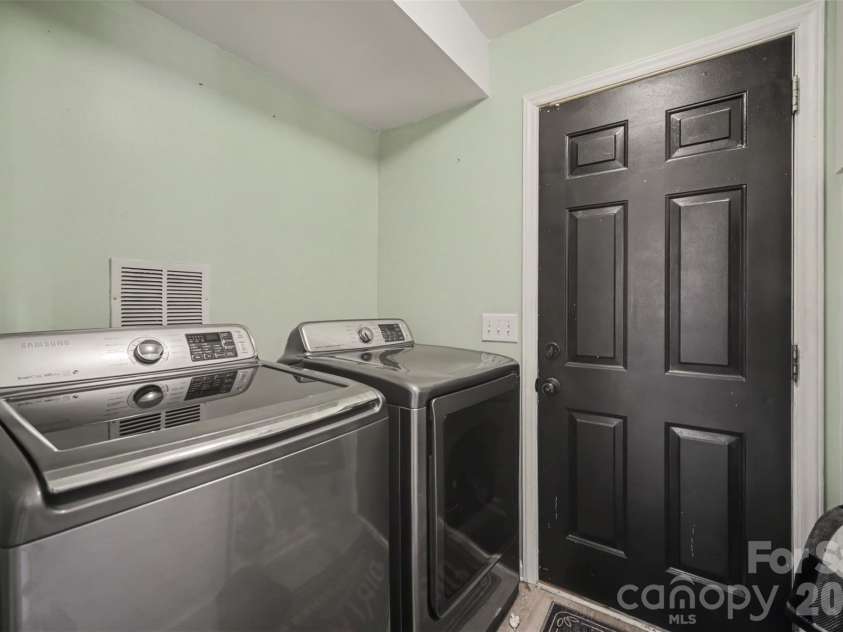 11410 Hunters Landing Drive, Charlotte, NC 28273.  MLS# CAR4433012, YatesRealty ID 56821. 