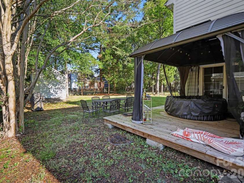 11410 Hunters Landing Drive, Charlotte, NC 28273.  MLS# CAR4433012, YatesRealty ID 56821. 