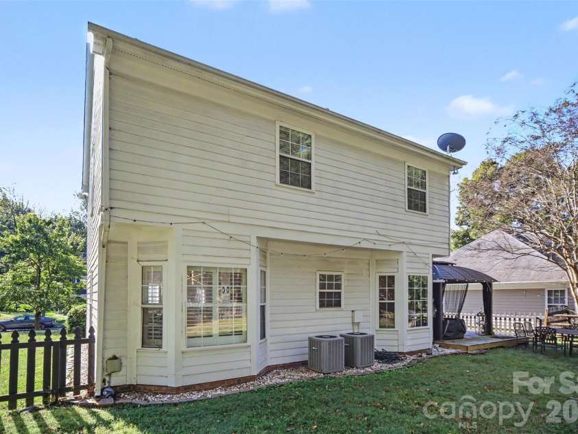 11410 Hunters Landing Drive, Charlotte, NC 28273.  MLS# CAR4433012, YatesRealty ID 56821. 