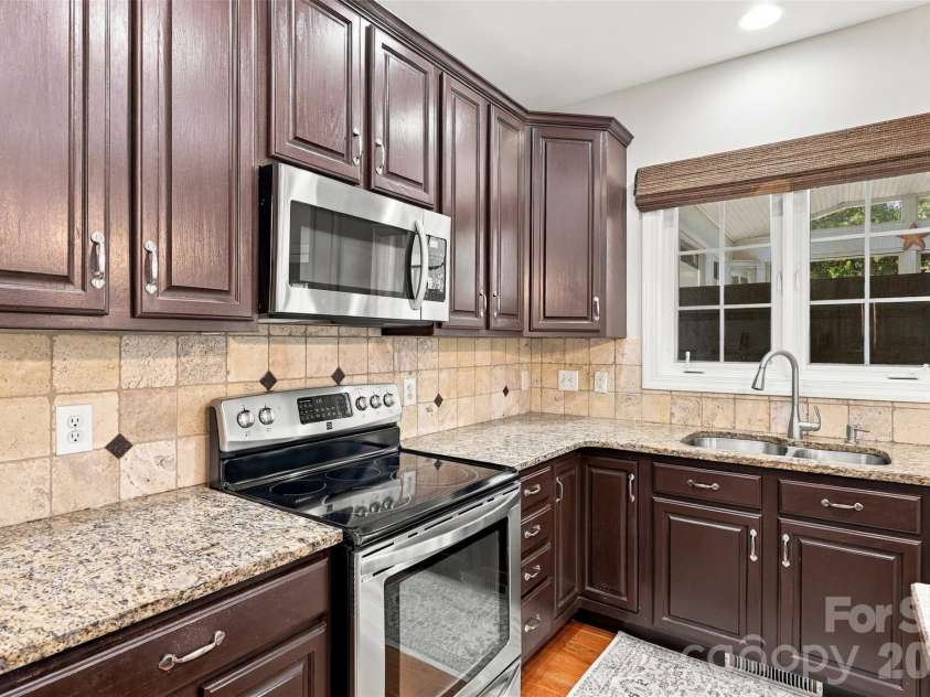 15502 Tolliver Drive, Charlotte, NC 28277.  MLS# CAR4433498, YatesRealty ID 56825. 