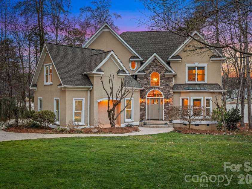 124 Cedar Bluff Lane, Mooresville, NC 28117.  MLS# CAR4346141, YatesRealty ID 5683. 