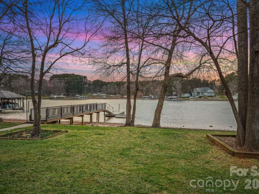 124 Cedar Bluff Lane, Mooresville, NC 28117.  MLS# CAR4346141, YatesRealty ID 5683. 