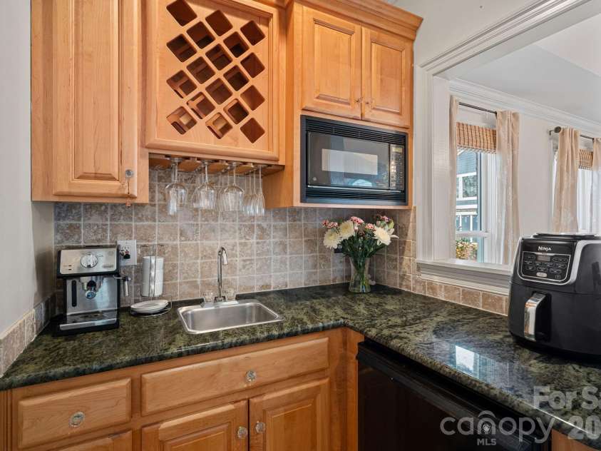 124 Cedar Bluff Lane, Mooresville, NC 28117.  MLS# CAR4346141, YatesRealty ID 5683. 