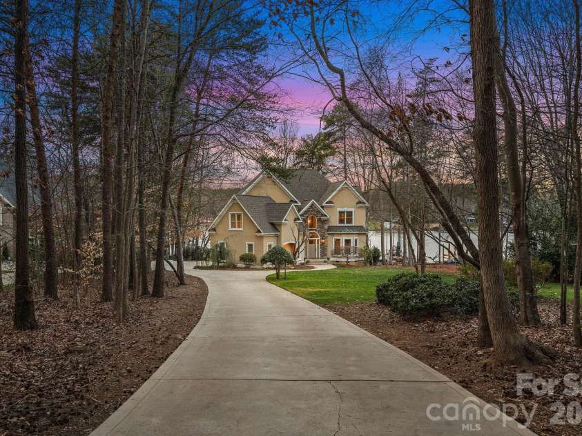124 Cedar Bluff Lane, Mooresville, NC 28117.  MLS# CAR4346141, YatesRealty ID 5683. 