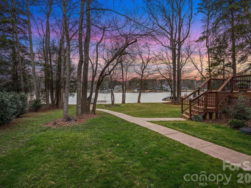 124 Cedar Bluff Lane, Mooresville, NC 28117.  MLS# CAR4346141, YatesRealty ID 5683. 