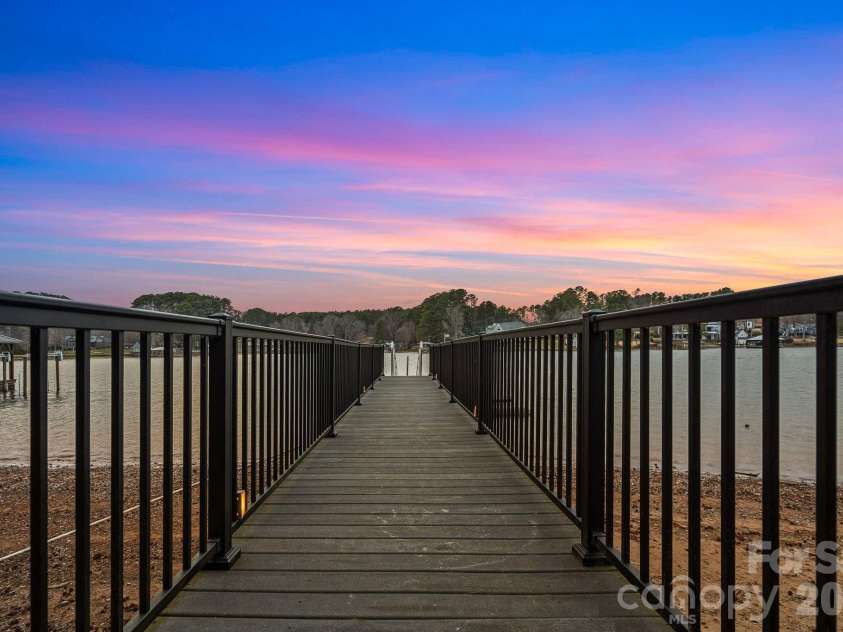 124 Cedar Bluff Lane, Mooresville, NC 28117.  MLS# CAR4346141, YatesRealty ID 5683. 