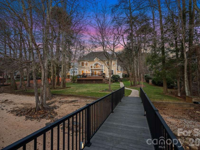 124 Cedar Bluff Lane, Mooresville, NC 28117.  MLS# CAR4346141, YatesRealty ID 5683. 