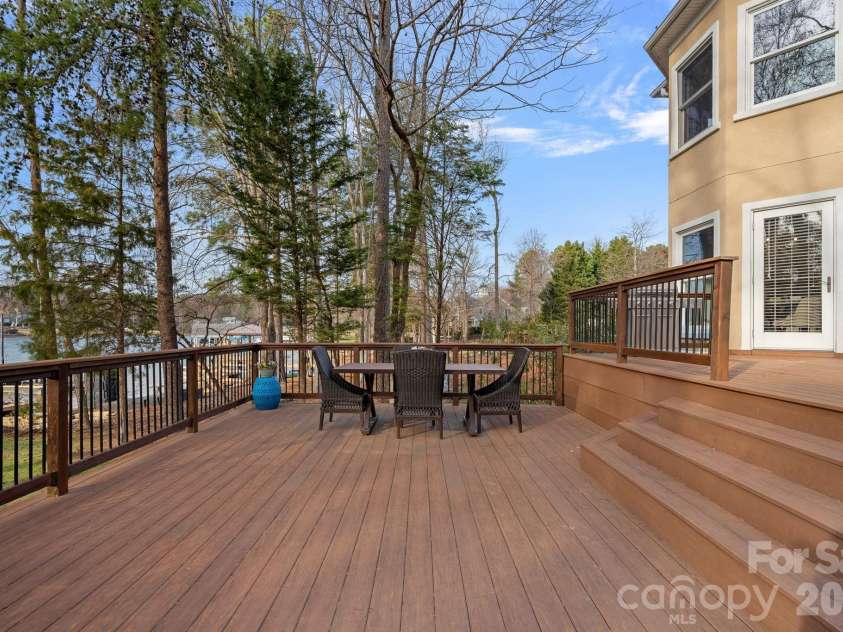 124 Cedar Bluff Lane, Mooresville, NC 28117.  MLS# CAR4346141, YatesRealty ID 5683. 