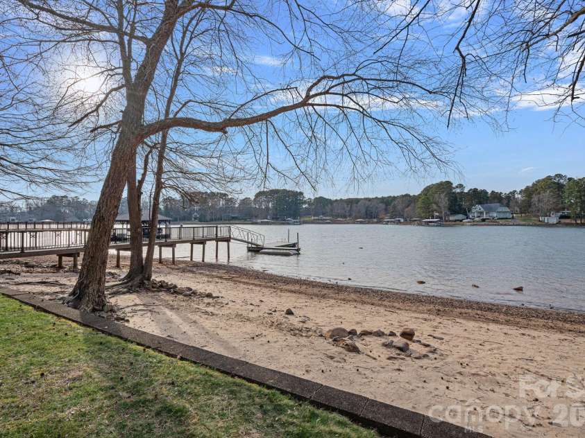 124 Cedar Bluff Lane, Mooresville, NC 28117.  MLS# CAR4346141, YatesRealty ID 5683. 