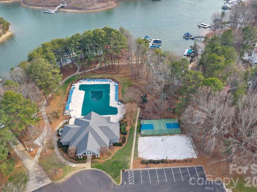 124 Cedar Bluff Lane, Mooresville, NC 28117.  MLS# CAR4346141, YatesRealty ID 5683. 