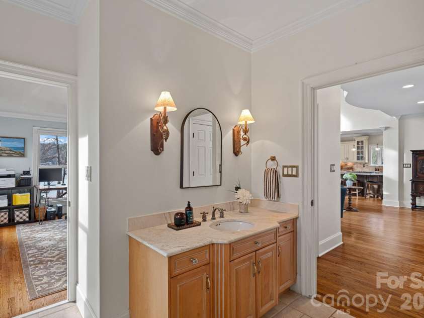 124 Cedar Bluff Lane, Mooresville, NC 28117.  MLS# CAR4346141, YatesRealty ID 5683. Main Level Full Bathroom