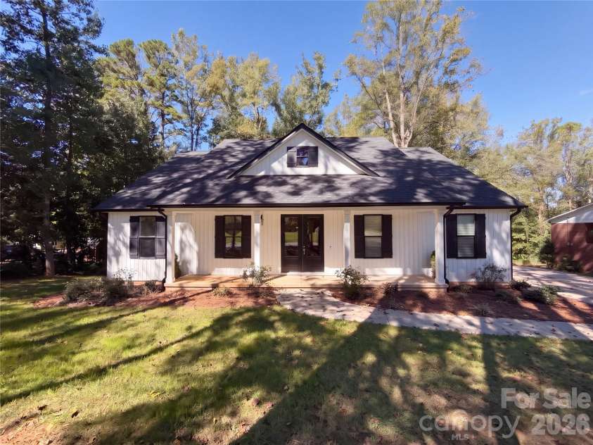 8807 Crestwood Drive, Mount Pleasant, NC 28124.  MLS# CAR4435113, YatesRealty ID 56831. 