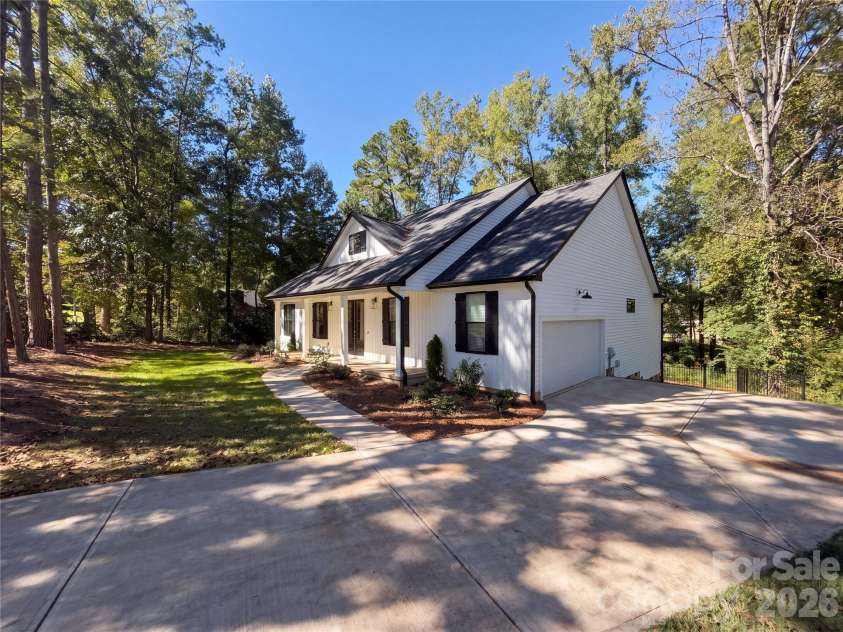 8807 Crestwood Drive, Mount Pleasant, NC 28124.  MLS# CAR4435113, YatesRealty ID 56831. 