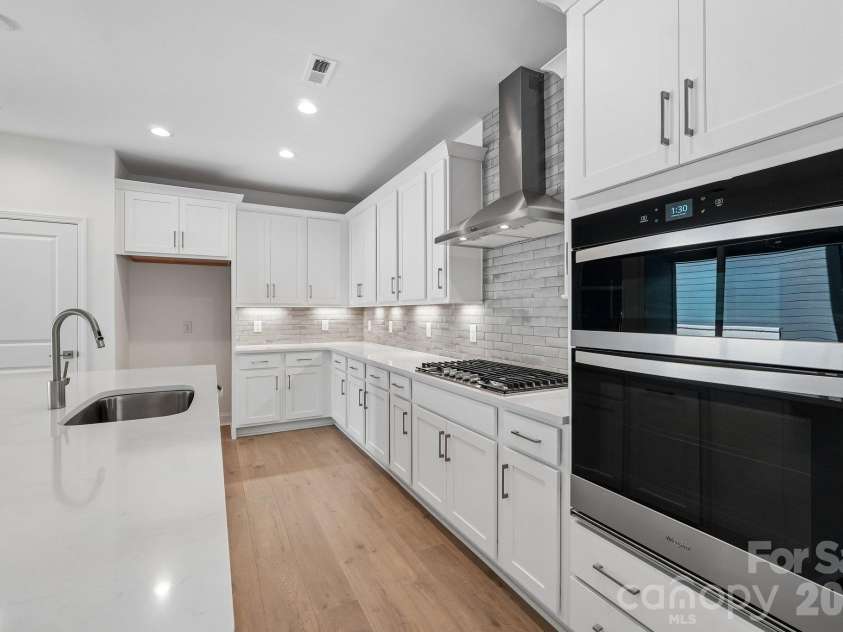 15625 Northcross Drive, Huntersville, NC 28078.  MLS# CAR4435120, YatesRealty ID 56833. Appliances
